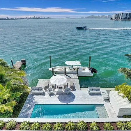 Waterfront Residence With Panoramic Bay Views In Miami